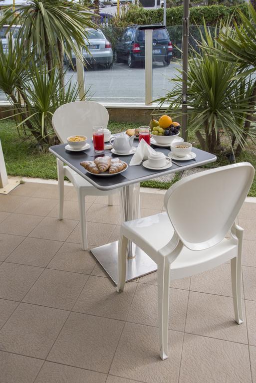 Hotel Vela D'Oro Riccione Extérieur photo